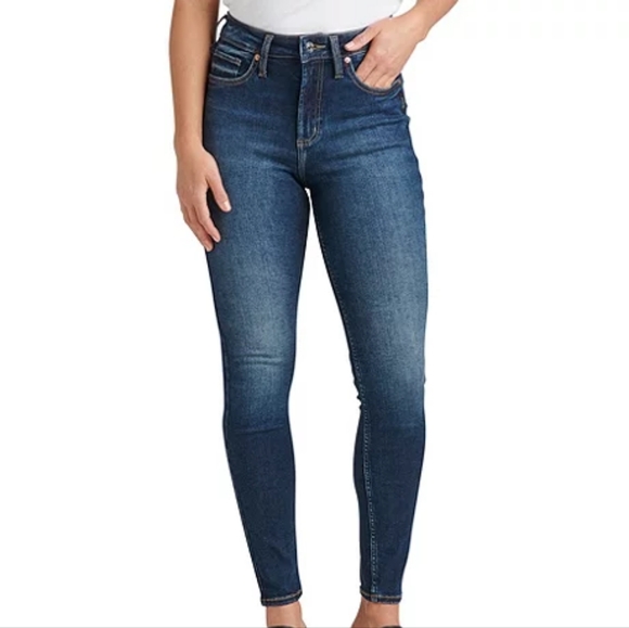 Silver || Calley Skinny Jean, Size 27, Medium Dark Denim - Picture 5 of 5